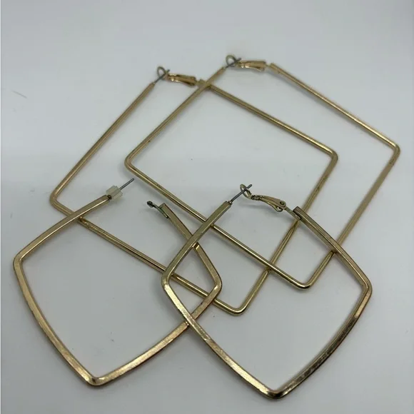 Set of 2 sizes square gold hoops - Picture 2 of 4